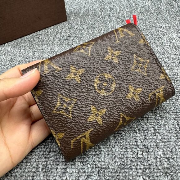 Louis Vuitton Leather Wallet 385-041025 - Picture 5 of 11